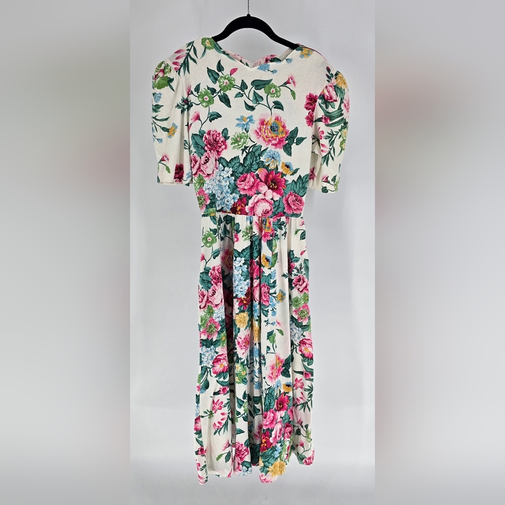 Floral Midi Dress with Pink and Green Accents‎
